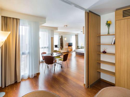 Imagen de la habitación del Aparthotel Adagio Nantes Centre. Foto 10