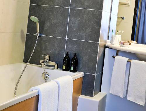 Imagen de la habitación del Aparthotel Adagio Nantes Centre. Foto 15