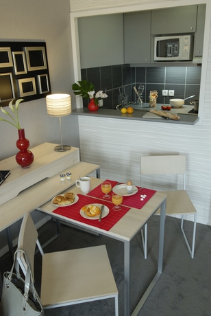 Imagen de la habitación del Aparthotel Adagio Paris Montrouge. Foto 6