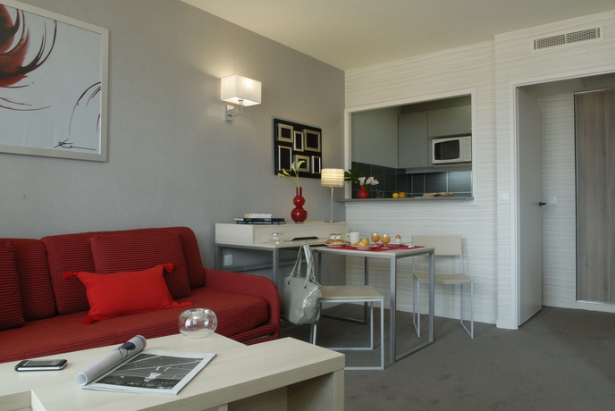 Imagen de los interiores del Aparthotel Adagio Paris Montrouge. Foto 13