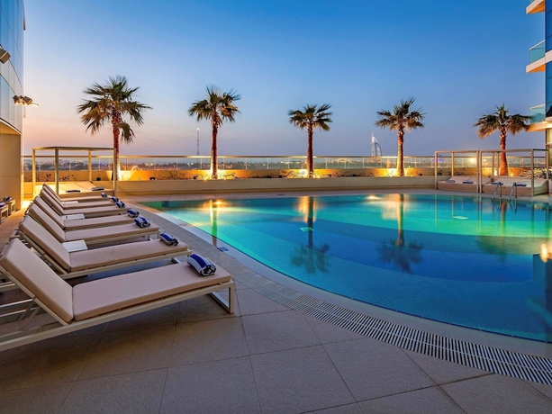 Imagen de la piscina del Aparthotel Adagio Premium Dubai Al Barsha. Foto 19