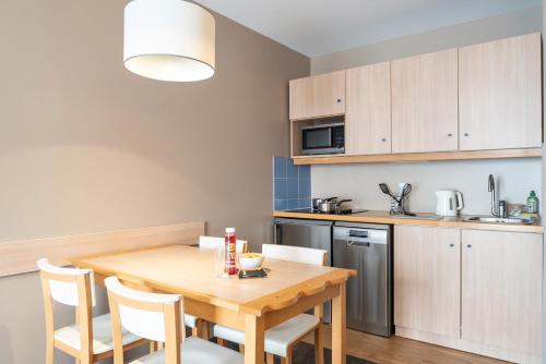 Imagen de la habitación del Aparthotel Adagio Val d'Europe pr&egrave;s de Disneyland Paris. Foto 18