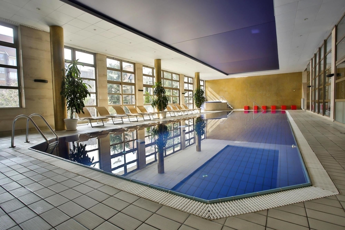 Imagen de la piscina del Aparthotel Adina Apartment Hotel Budapest. Foto 9