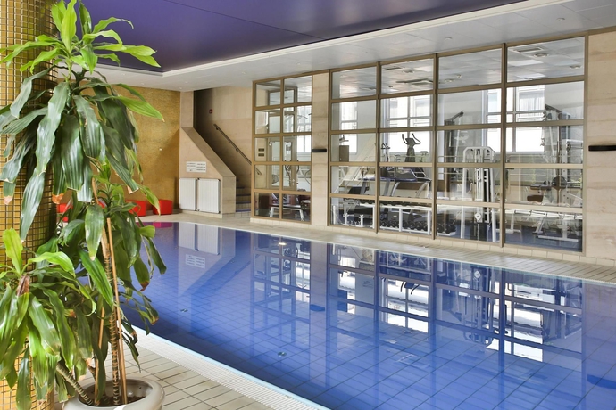 Imagen de la piscina del Aparthotel Adina Apartment Hotel Budapest. Foto 10