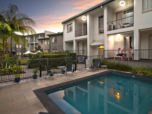 Imagen de la piscina del Aparthotel Adina Apartment Hotel Sydney Chippendale. Foto 10