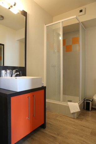 Imagen de la habitación del Aparthotel Adonis Paris Sud. Foto 6