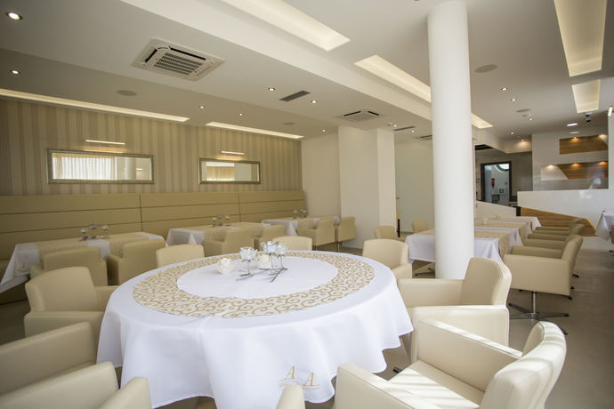 Imagen del bar/restaurante del Aparthotel Adrion. Foto 5