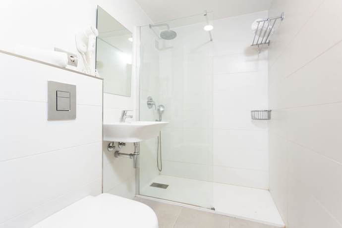 Imagen de la habitación del Aparthotel Africamar. Foto 7