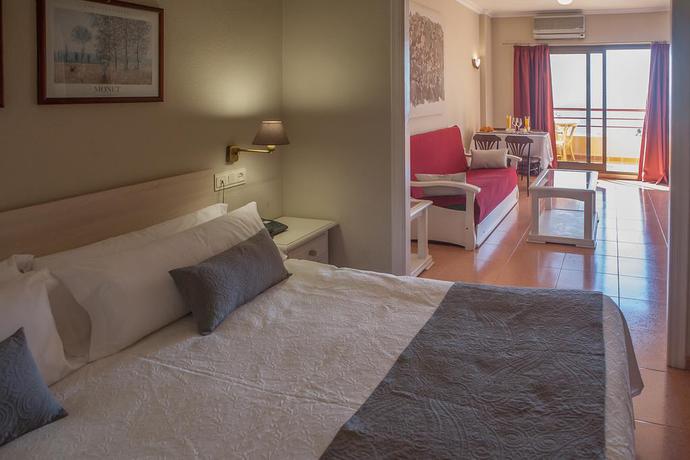Imagen de la habitación del Aparthotel Aguadulce. Foto 4