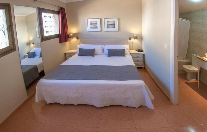 Imagen de la habitación del Aparthotel Aguadulce. Foto 6