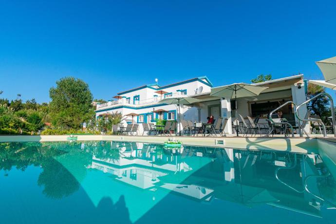 Imagen de la piscina del Aparthotel Akis Villa Studios and Apartments with Pool. Foto 11