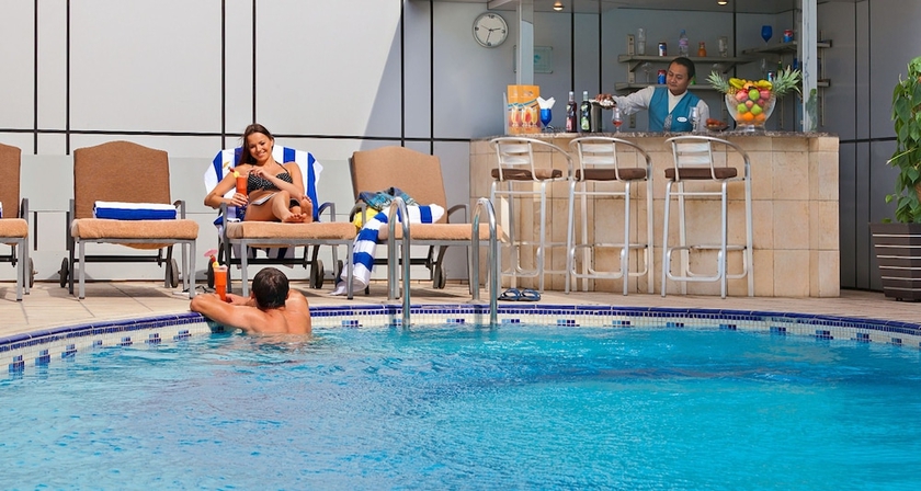 Imagen de la piscina del Aparthotel Al Manzel. Foto 17