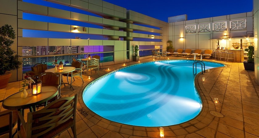 Imagen de la piscina del Aparthotel Al Manzel. Foto 19