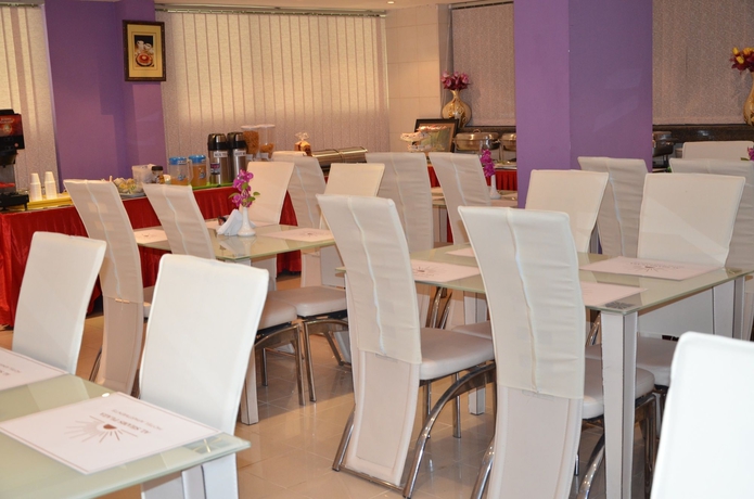 Imagen del bar/restaurante del Aparthotel Al Shams Plaza Hotel Apartments. Foto 2