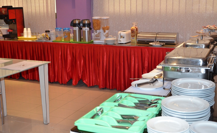 Imagen del bar/restaurante del Aparthotel Al Shams Plaza Hotel Apartments. Foto 3