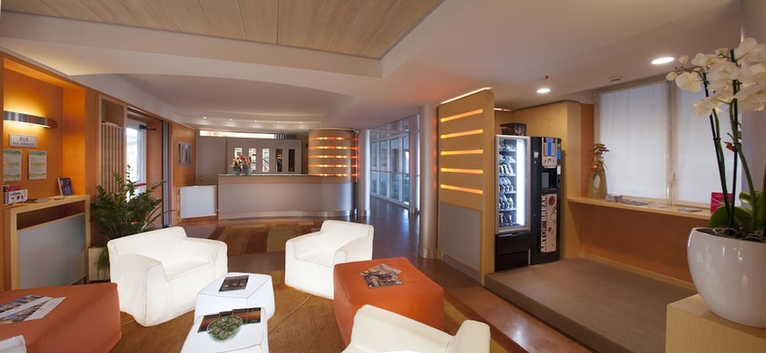 Imagen del bar/restaurante del Aparthotel Alba Residence. Foto 3