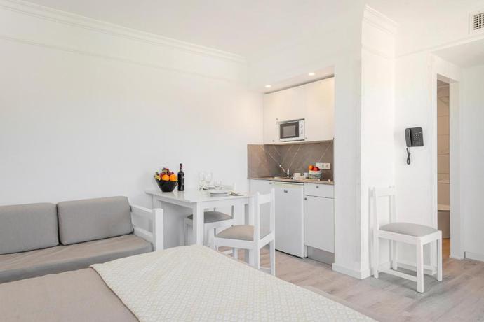 Imagen de la habitación del Aparthotel Alc&uacute;dia Beach. Foto 4