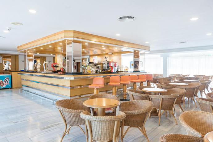 Imagen del bar/restaurante del Aparthotel Alc&uacute;dia Beach. Foto 3