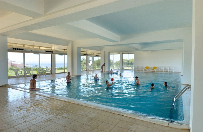 Imagen de la piscina del Aparthotel Alfagar Alto Da Colina. Foto 28