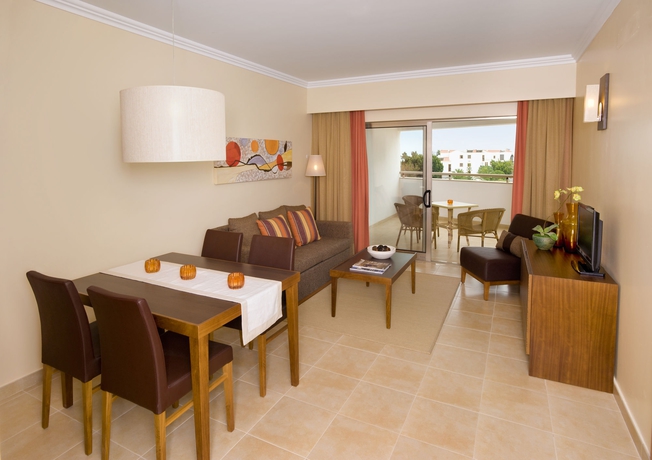 Imagen de los interiores del Aparthotel Alfagar. Foto 8