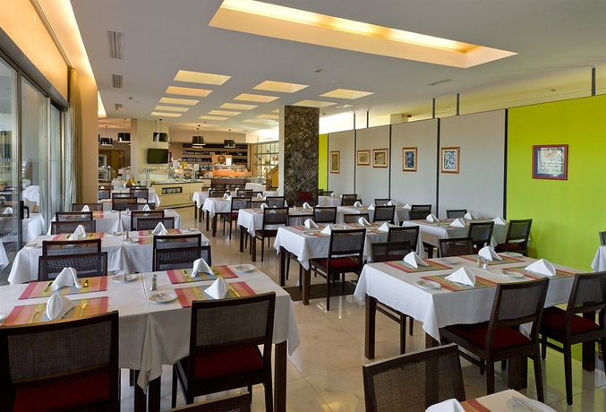 Imagen del bar/restaurante del Aparthotel Alfagar. Foto 2