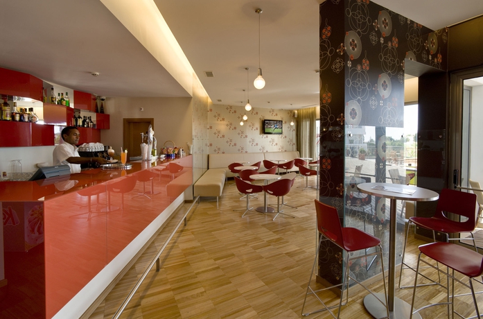 Imagen del bar/restaurante del Aparthotel Alfagar. Foto 3