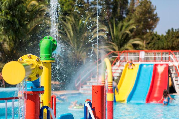 Imagen de la piscina del Aparthotel Alfagar Village. Foto 12