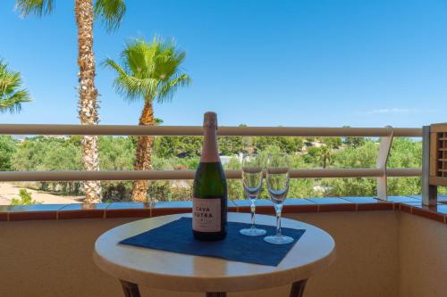 Imagen de los exteriores del Aparthotel Alfas Oasis. Foto 8