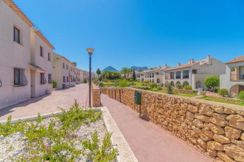 Imagen de los exteriores del Aparthotel Alfas Oasis. Foto 10