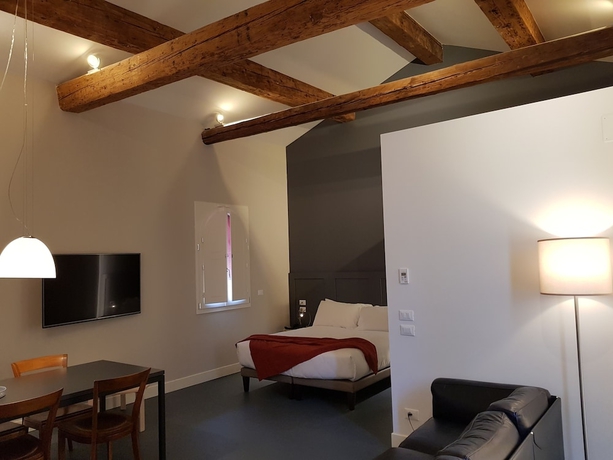 Imagen de la habitación del Aparthotel Almarossa. Foto 13