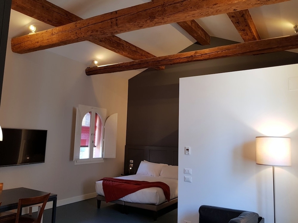 Imagen de la habitación del Aparthotel Almarossa. Foto 15