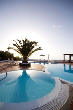 Imagen de la piscina del Aparthotel Anemomilos Hotel and Apartments. Foto 11