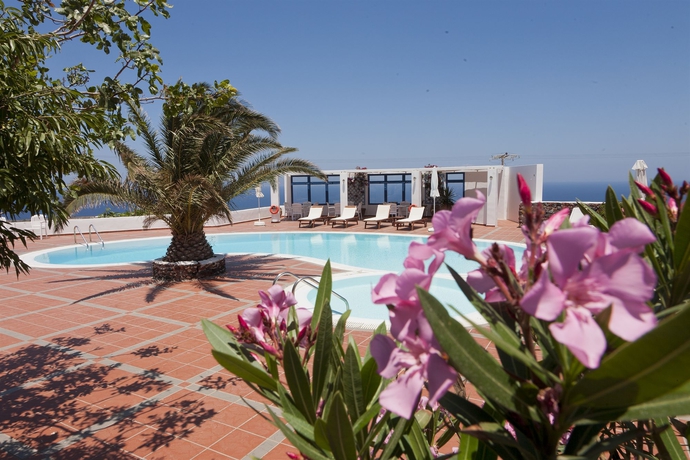 Imagen de la piscina del Aparthotel Anemomilos Hotel and Apartments. Foto 13