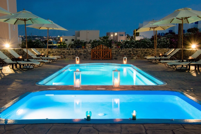 Imagen de los exteriores del Aparthotel Anessis, Fira. Foto 13