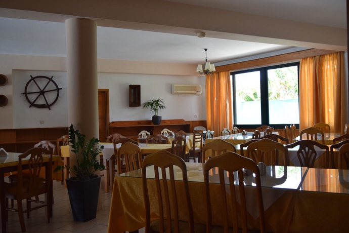 Imagen del bar/restaurante del Aparthotel Anna Hotel Apartments. Foto 2