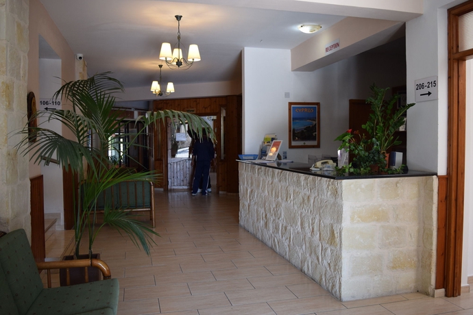 Imagen de los interiores del Aparthotel Anna Hotel Apartments. Foto 13