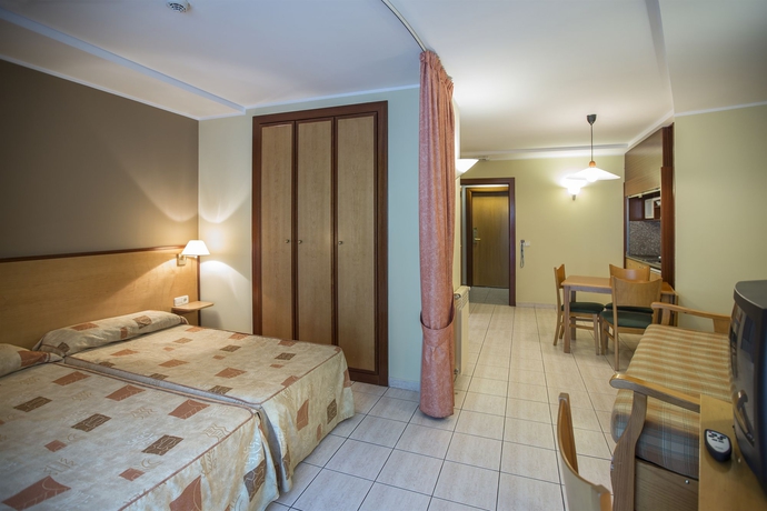 Imagen de la habitación del Aparthotel Annapurna. Foto 4