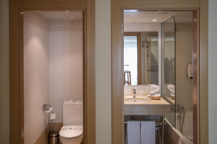 Imagen de la habitación del Aparthotel Annapurna. Foto 10