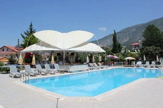 Imagen de la piscina del Aparthotel Ant. Foto 15