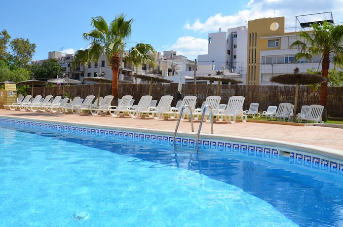 Imagen de la piscina del Aparthotel Aparhotel Vibra Central City - Adults Only. Foto 19