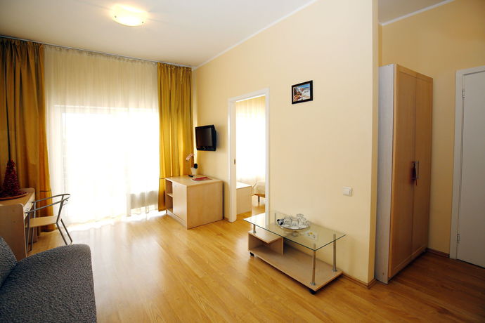 Imagen de los interiores del Aparthotel Apart Hotel Tomo. Foto 16