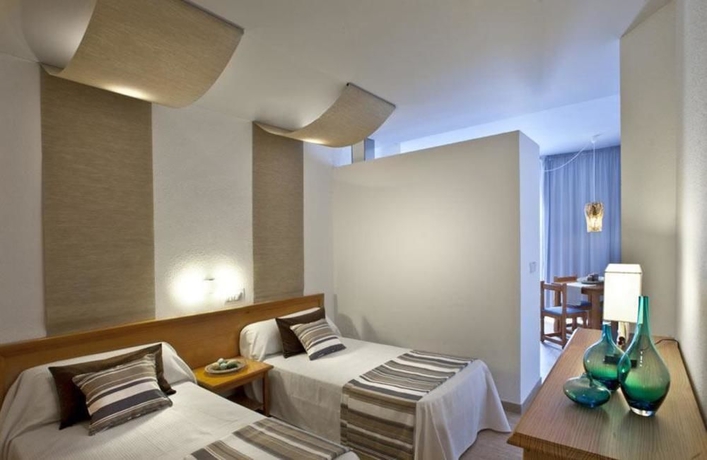 Imagen de la habitación del Aparthotel Apartamentos Castav&iacute;. Foto 5