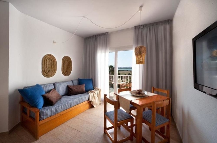 Imagen de la habitación del Aparthotel Apartamentos Castav&iacute;. Foto 6