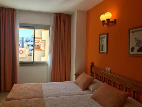 Imagen de la habitación del Aparthotel Apartamentos Jovial. Foto 3