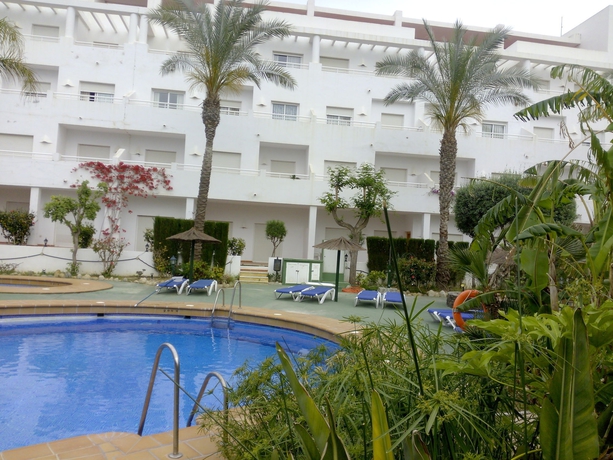 Imagen de la piscina del Aparthotel Apartamentos Mexico. Foto 13