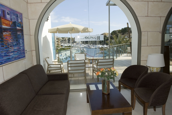 Imagen de los interiores del Aparthotel Apartamentos Portodrach. Foto 18