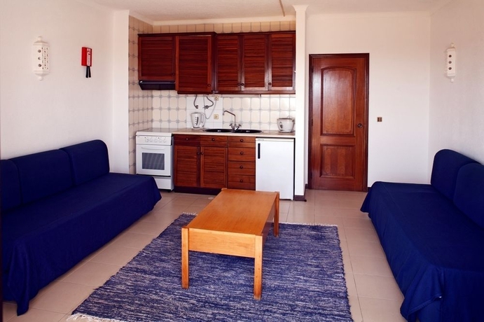 Imagen de la habitación del Aparthotel Apartamentos Tur&iacute;sticos Janelas Do Mar. Foto 2