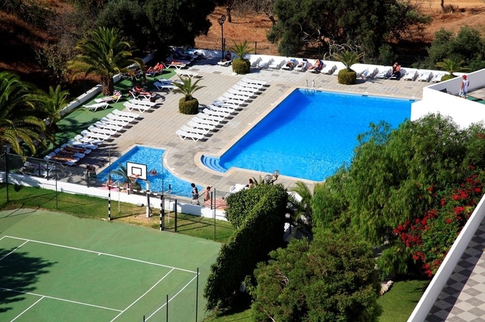 Imagen de la piscina del Aparthotel Apartamentos Tur&iacute;sticos Janelas Do Mar. Foto 13