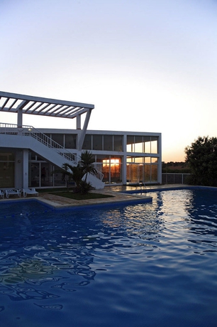 Imagen de la piscina del Aparthotel Apartamentos Tur&iacute;sticos Pateo Village. Foto 5