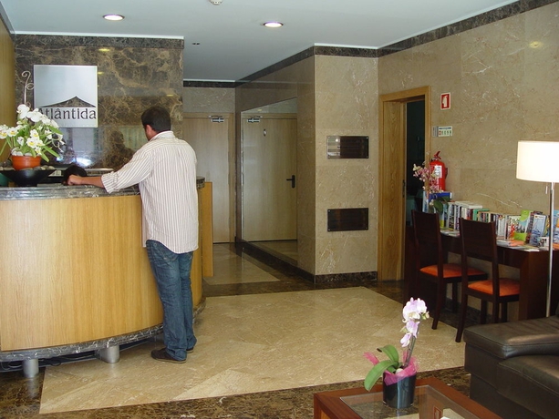 Imagen de los interiores del Aparthotel Apartamentos Turisticos Atlantida. Foto 8